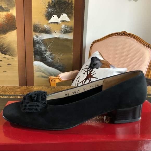 Salvatore Ferragamo FARFALLA NERO NABUCK Size 7 1/2 AA - Picture 5 of 15